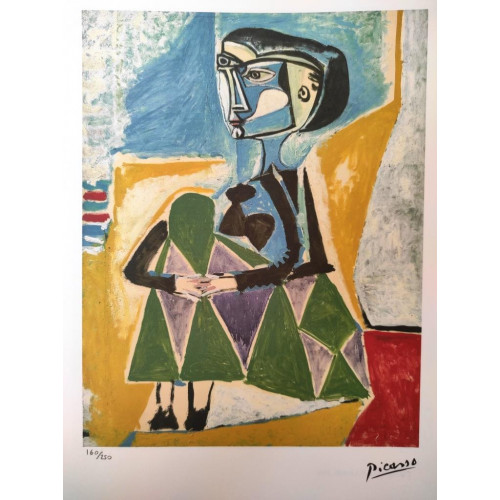 Jeune femme assise